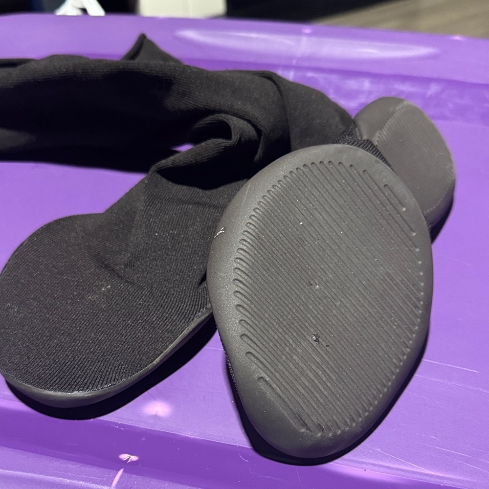 Yeezy Black Pod Shoes Size 1